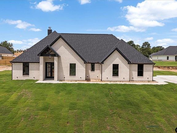 2nd image of 17077 Woodcrest Cir