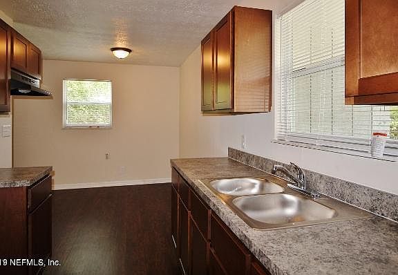 3rd image of 4920 Roanoke Blvd