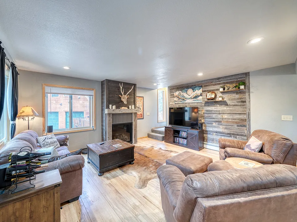 2130 Lodgepole Dr