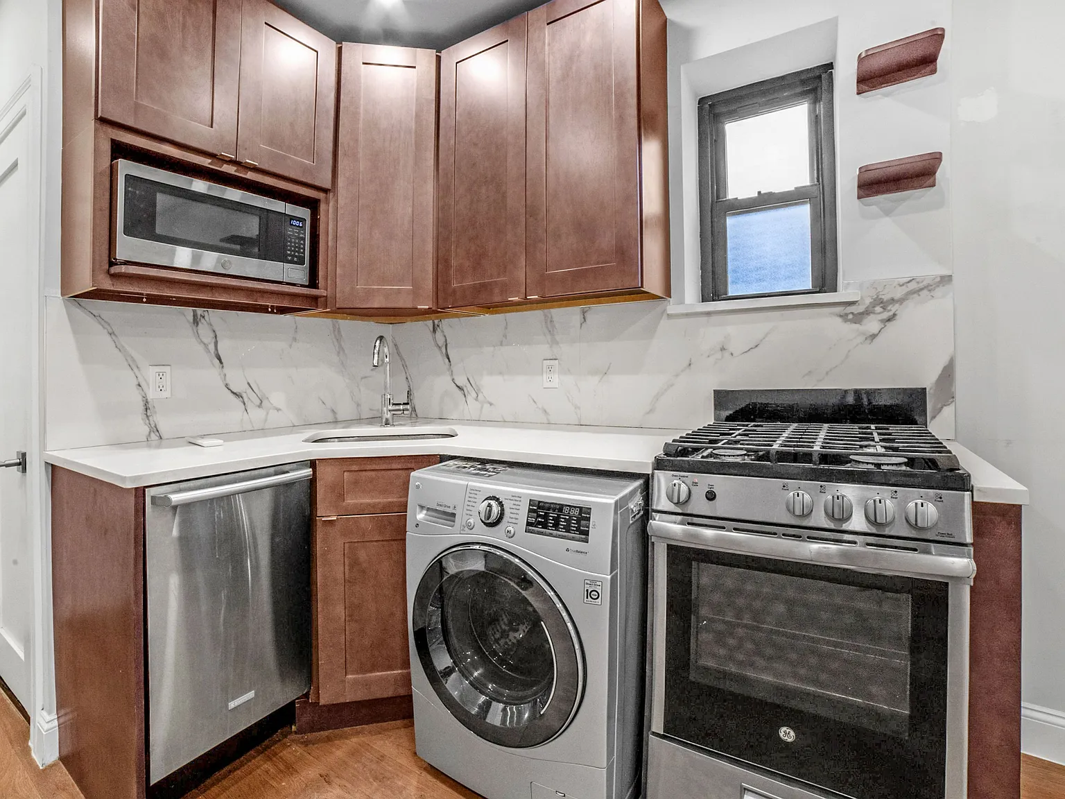 313 East 61st Street — Photo 4