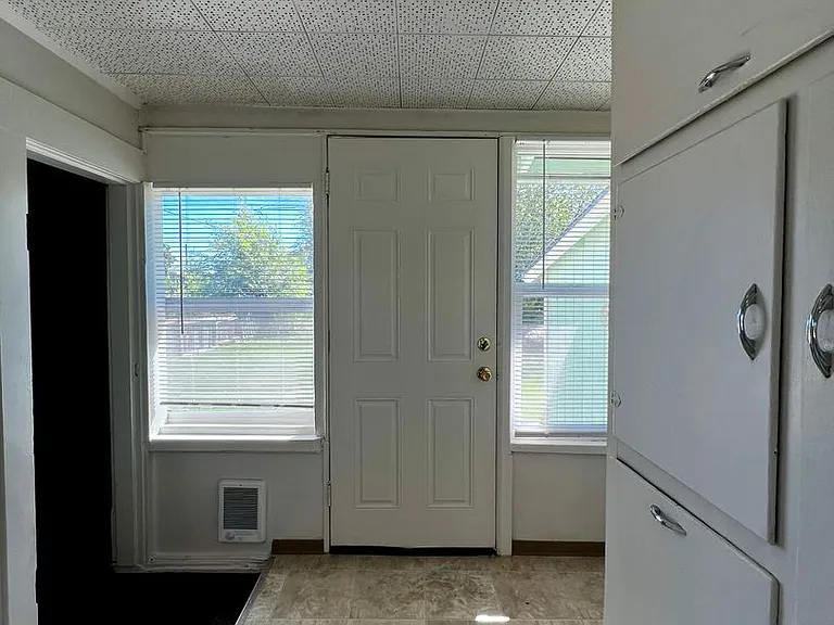 803 S 14th Ave — Photo 8