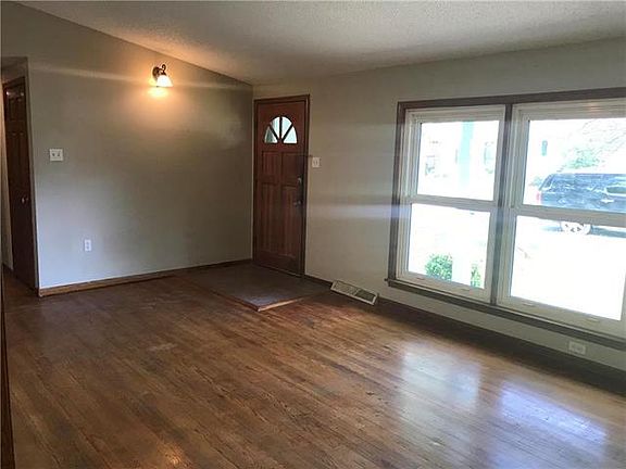 3rd image of 512 Corral Dr