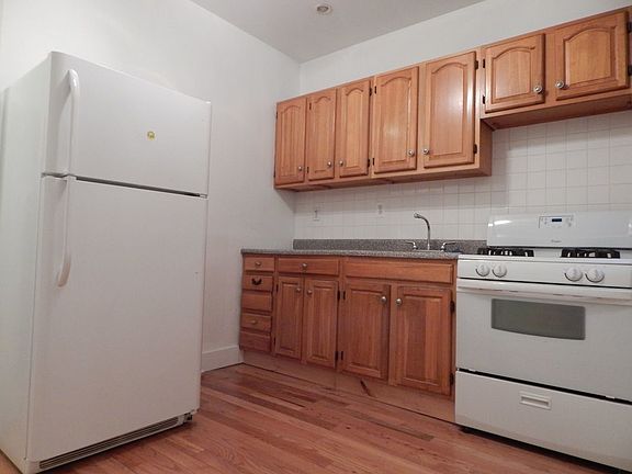 2nd image of 89 Verona St APT 4R
