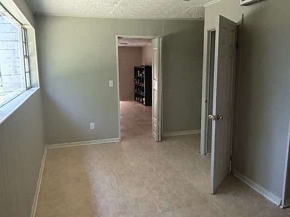 5th image of 10951 Luana Dr N