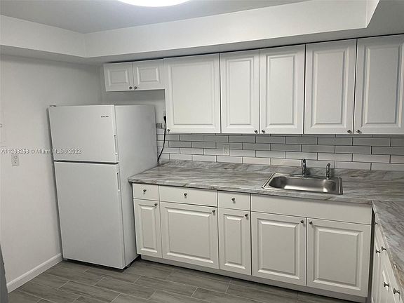 4th image of 1351 NE Miami Gardens Dr APT 1421E