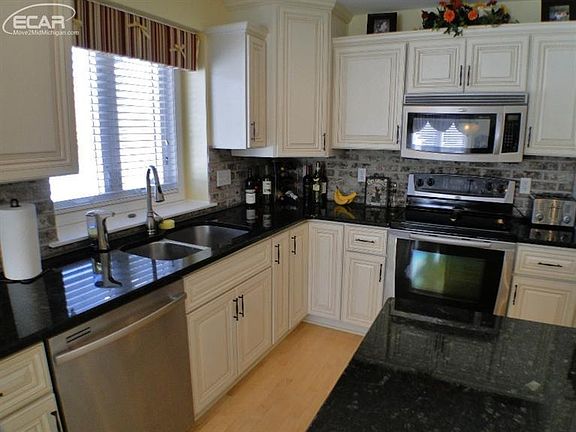 3rd image of 8346 Parkside Dr