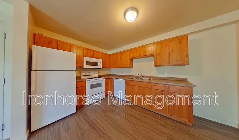 807 W Villard St #20 — Photo 5