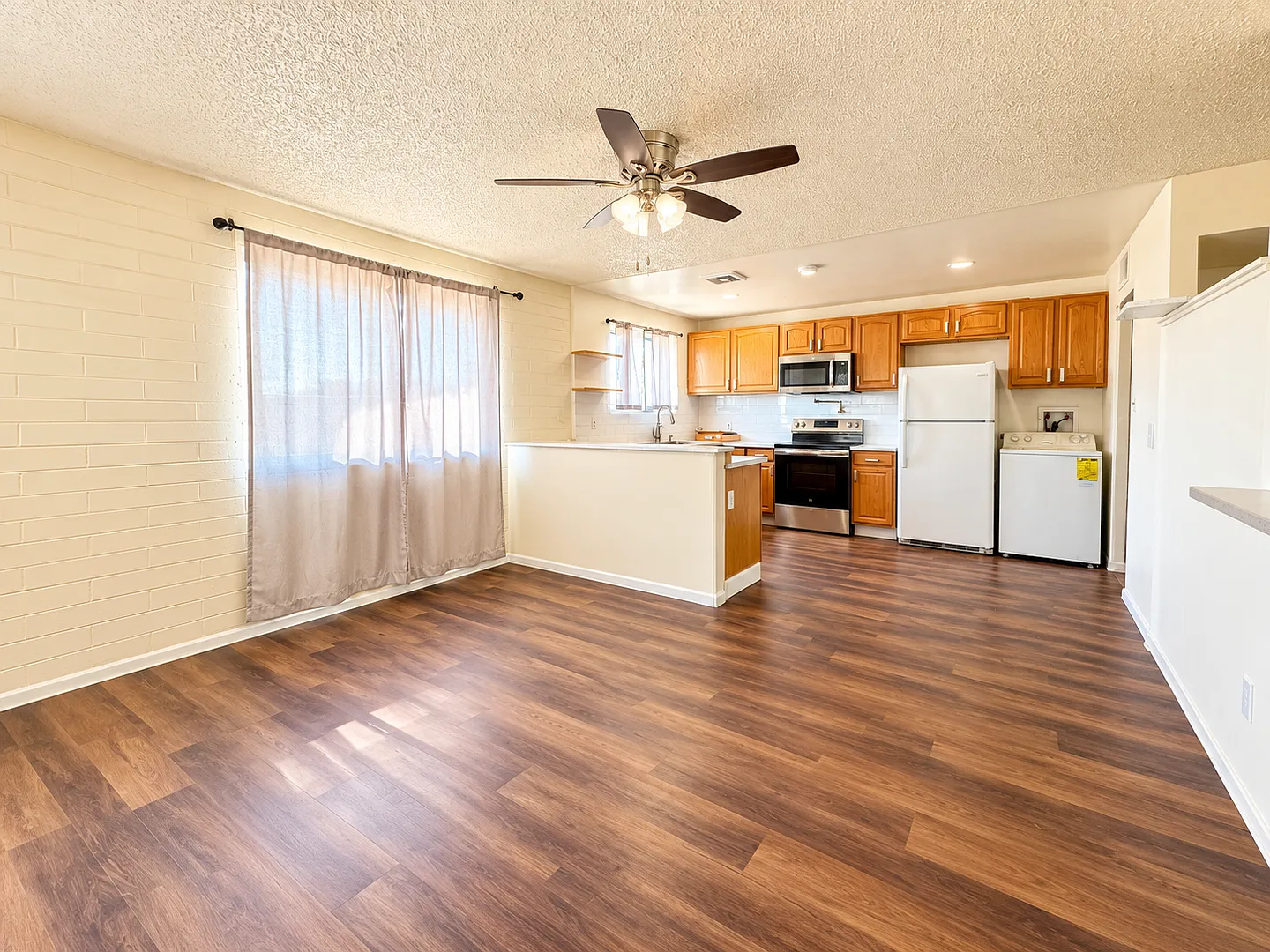 Nice 4 bedroom 2 bath home! — Photo 4