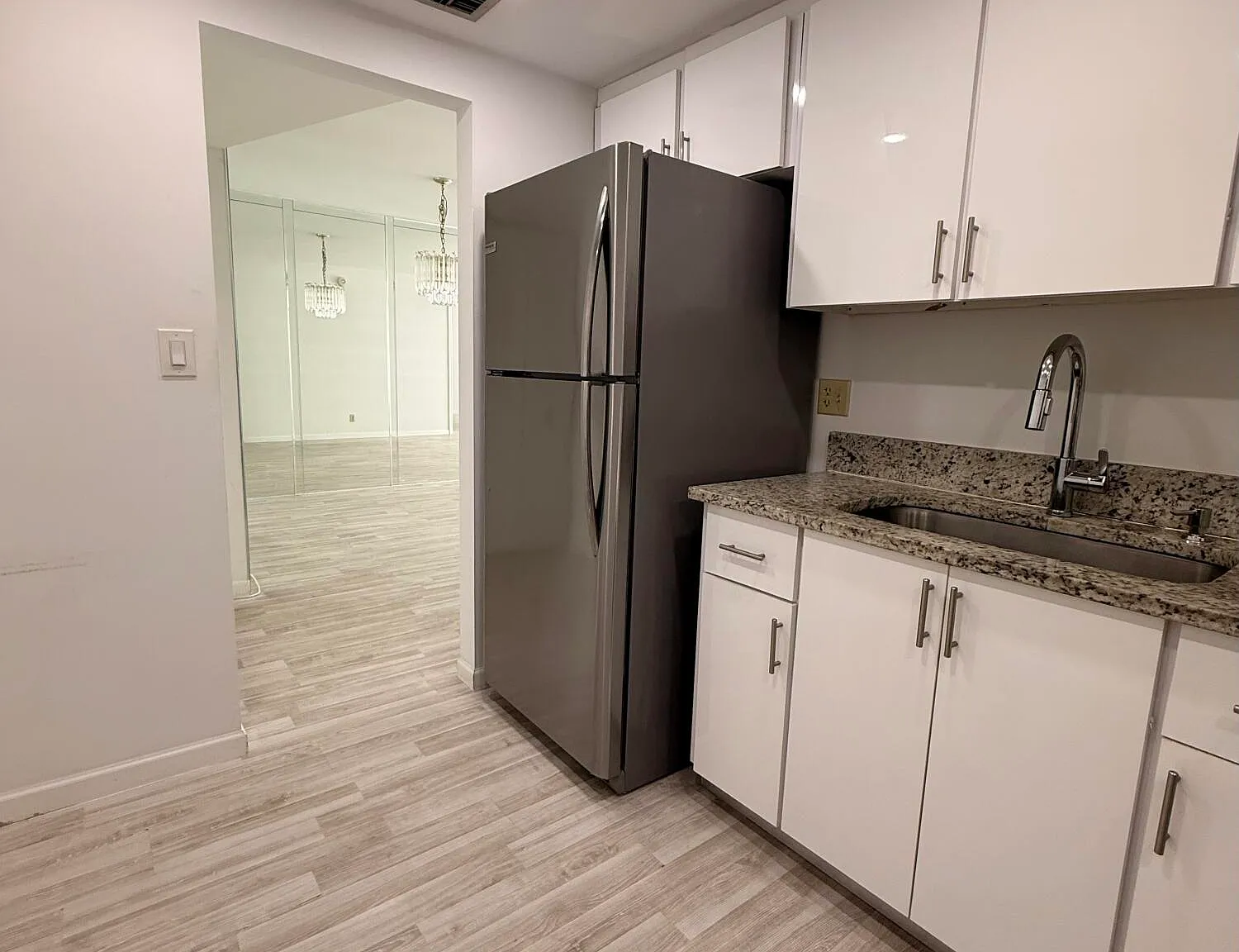 1 bed, 1.0 bath, 738 sqft, $1,900 — Photo 4