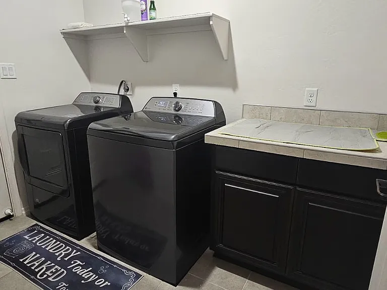 Laundry Room
Detergent sheets provided