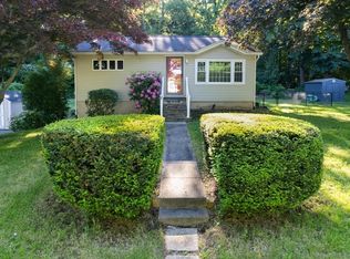 7 Country Dr, Norwich, CT 06360