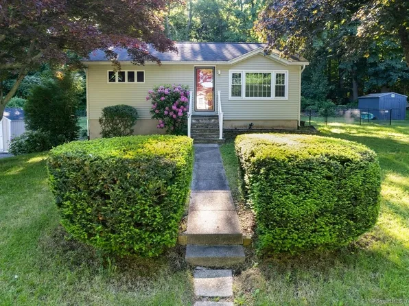 7 Country Drive, Norwich, CT 06360