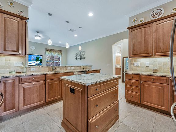 5th image of 239 Cypress Trce