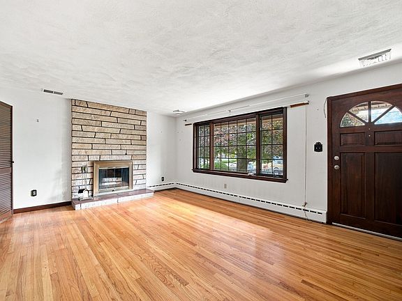 5th image of 37 Charles Hill Rd