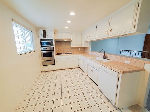 3rd image of 708 El Redondo Ave