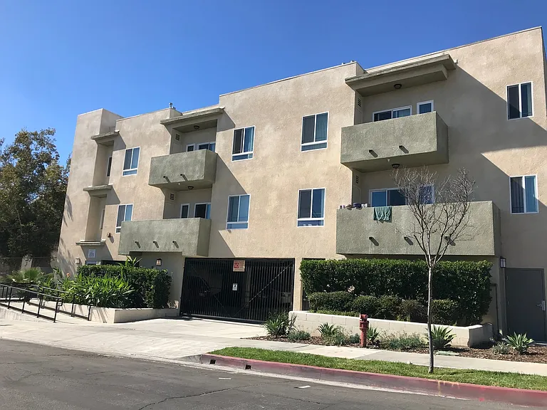 251 Robinson St — Photo 11