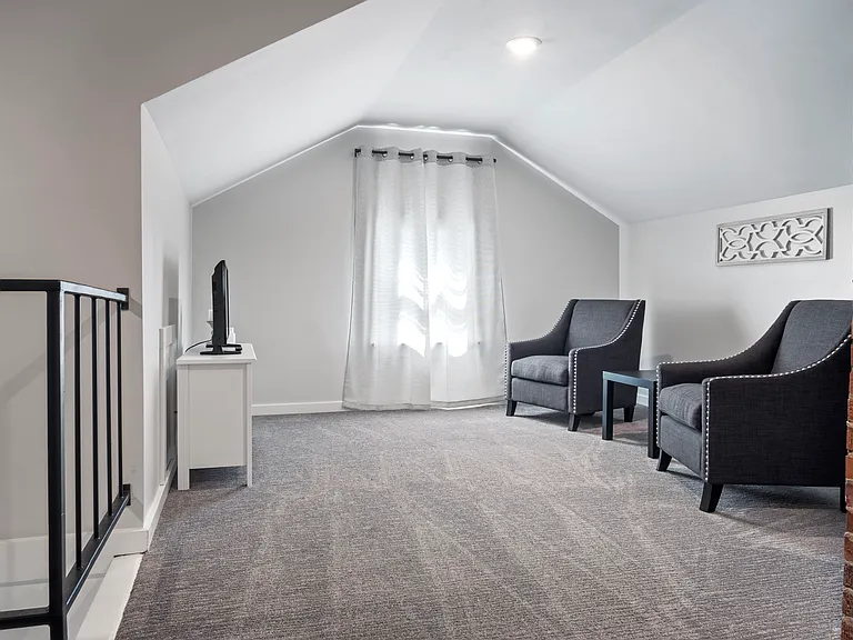 1223 E Oakland Ave — Photo 14