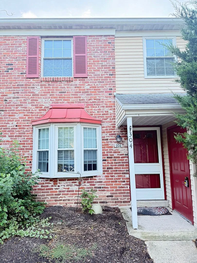 304 Brookwood 3 Bedroom 2 1/2 Bath in Ambler PA — Photo 1