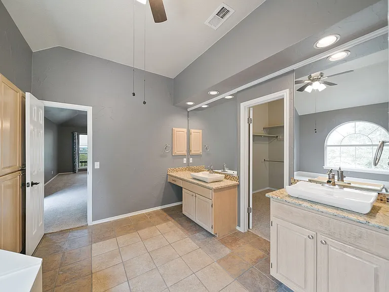 711 Arch Stone — Photo 29