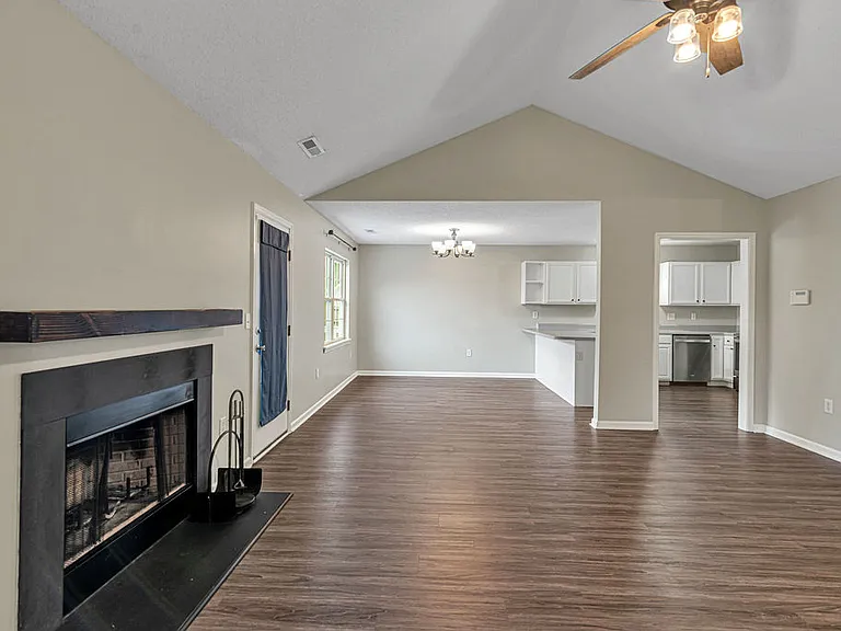 201 Ross Ct — Photo 8
