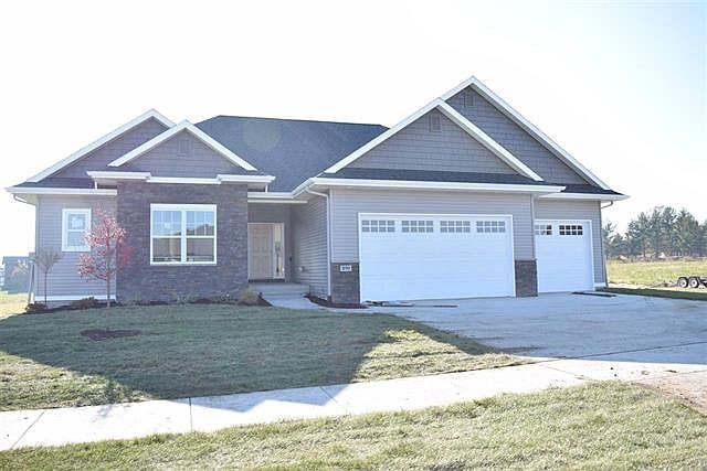 1st image of 890 Grouse Ln