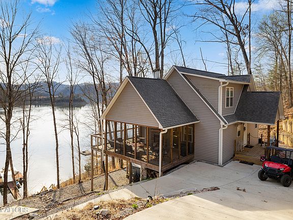 2nd image of 1317 Lakeview Dr