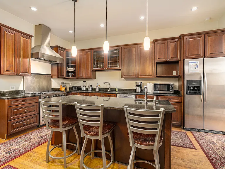 1820 Calvert St NW — Photo 14