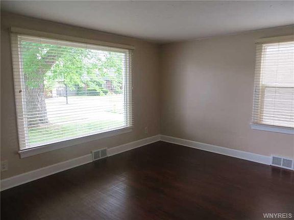 4th image of 476 Walton Dr