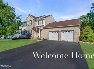 17 Roe Ln, Howell, NJ 07731