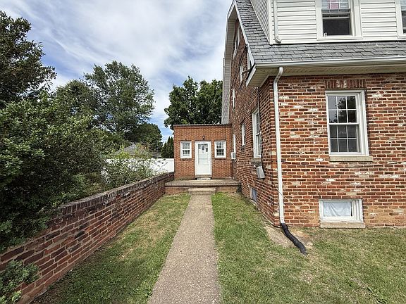 3rd image of 1003 Kenmore Ave APT 6