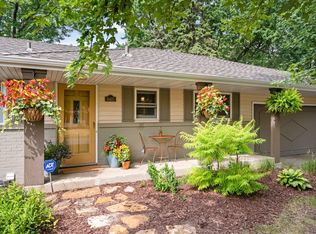 8481 Meadow Lake Rd N, New Hope, MN 55428