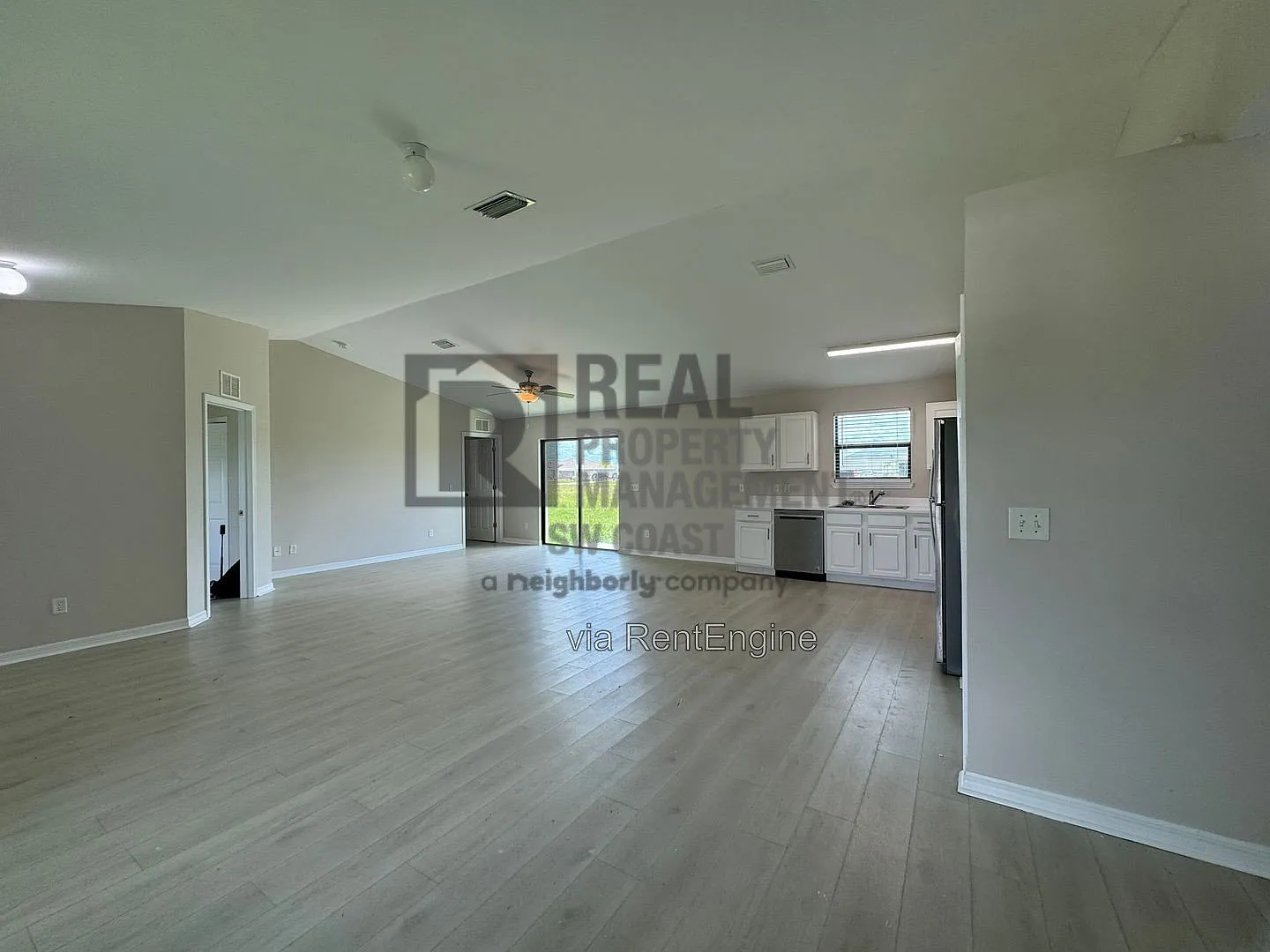 4 bed, 2.0 bath, 1560 sqft, $2,000 — Photo 3