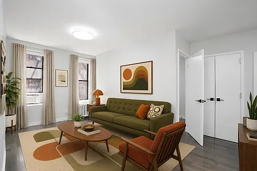 210 W 10th St #2D Photo 1