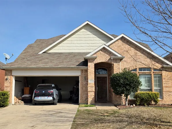 1724 Hidden Brook Dr, Grand Prairie, TX 75050
