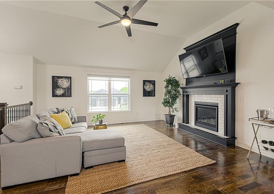 11727 N Laurel Ave, Kansas City, MO 64157 | Zillow