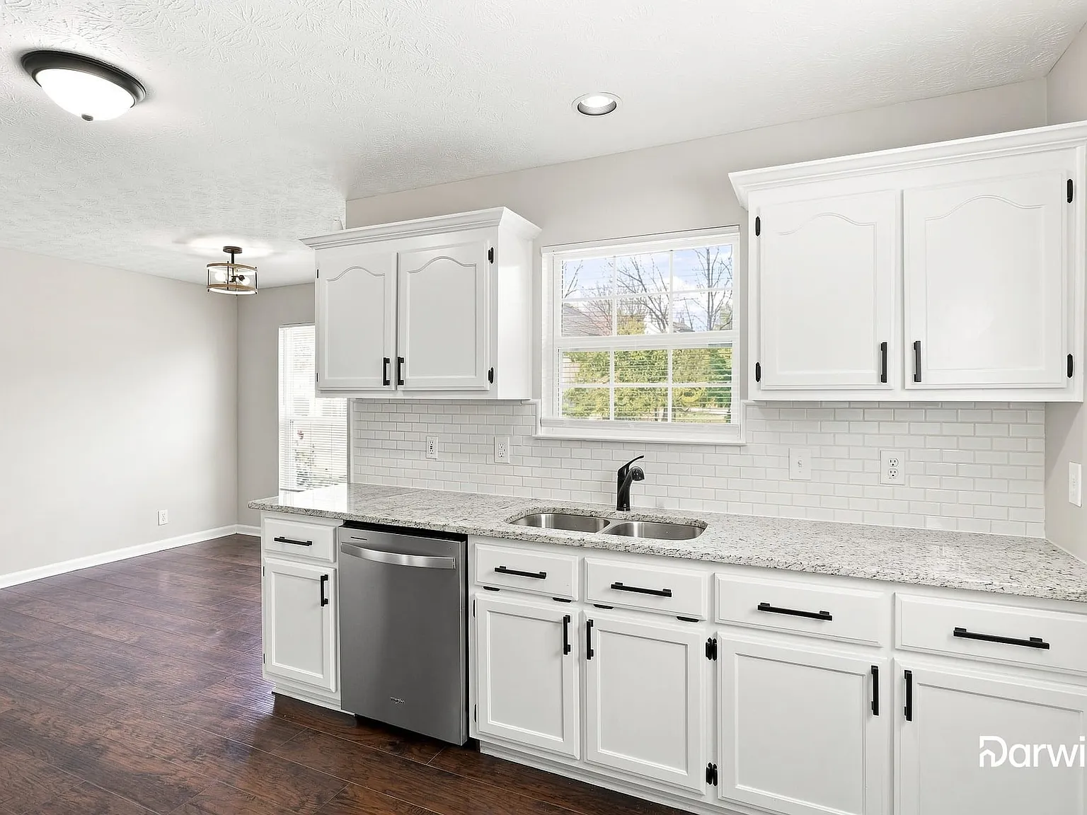 3 bed, 2.0 bath, 1259 sqft, $1,720 — Photo 2