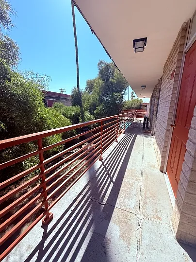 BROADWAY APARTMENTS — Photo 41