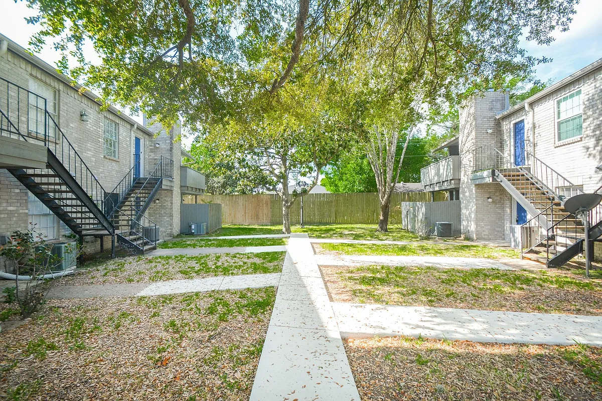 Building Photo - 9700 Leawood Blvd #1601