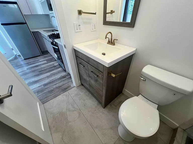 8045 Darby Ave — Photo 11