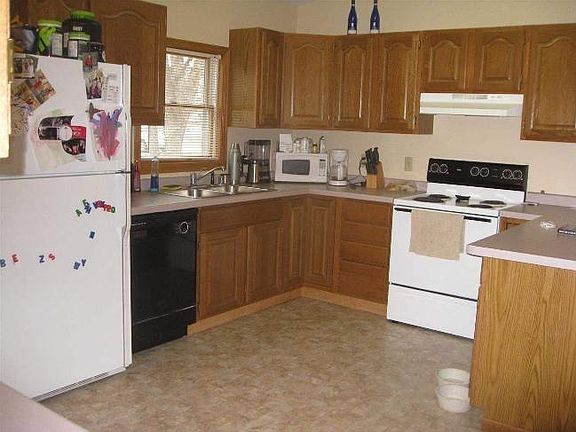 3rd image of 1204 Lakeview Dr APT 1