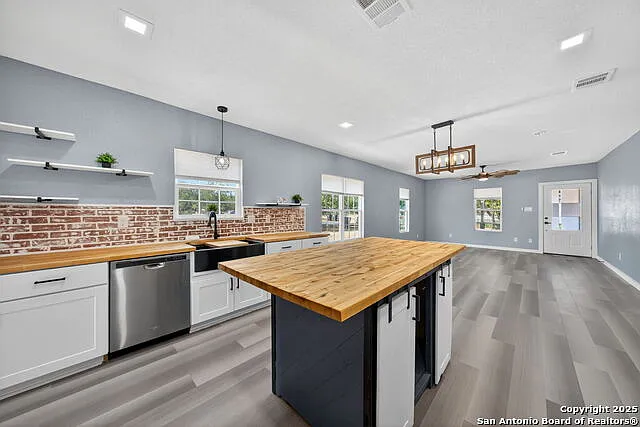 1203 Avenue J — Photo 12