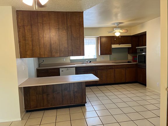 2nd image of 1123 E Millett Ave