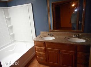 9 Pinewood Est, Chillicothe, IL 61523