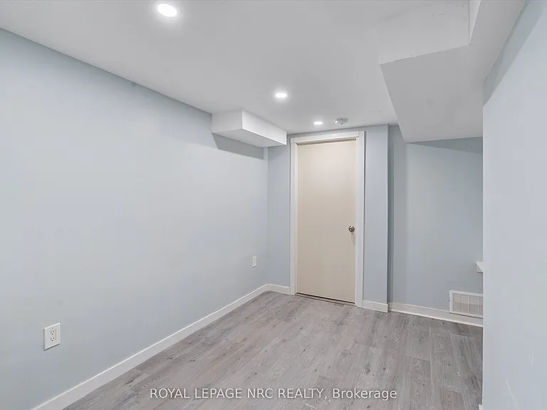 51 Jacobson Ave #LOWER — Photo 14