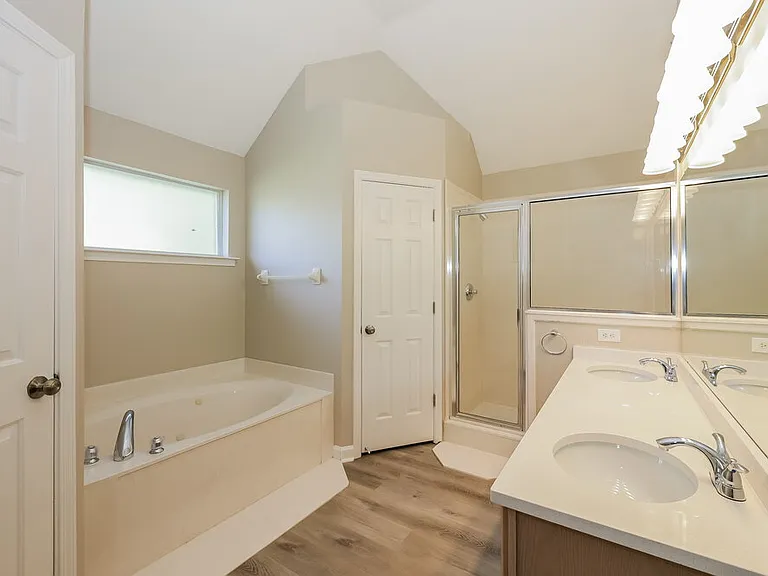 1424 Radley Cv — Photo 12