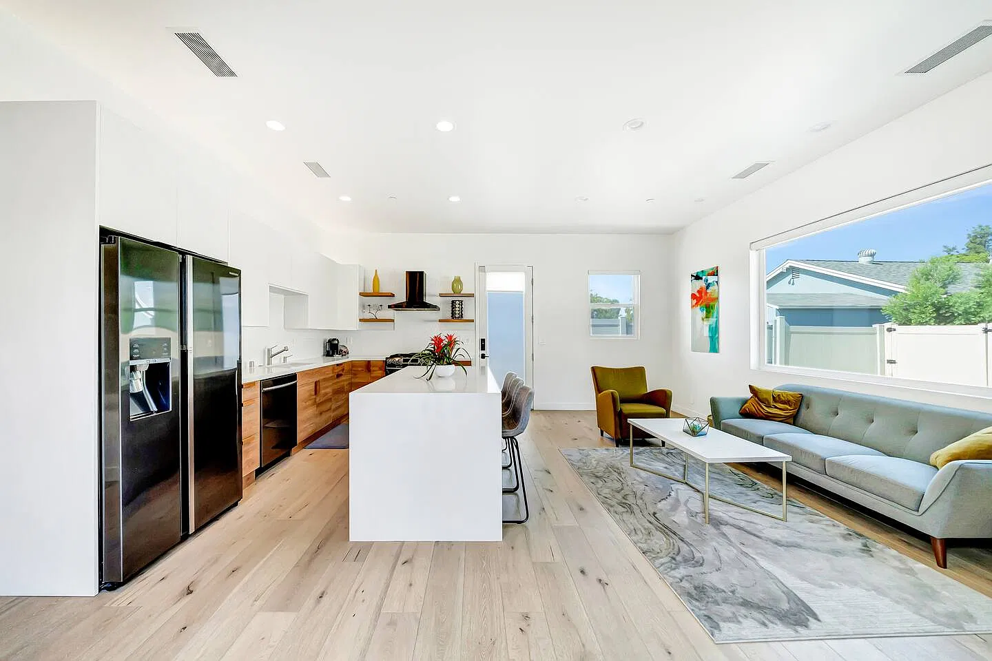 2 bed, 1200 sqft, $7,300 — Photo 4