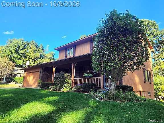 3rd image of 1625 Spruce Ct