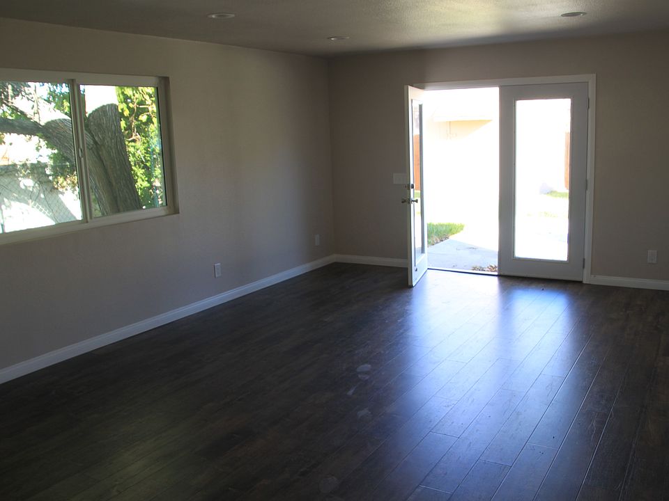 1st image of 617 Glenwood Way
