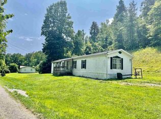 147 Black Hawk Rd, Grayson, KY 41143