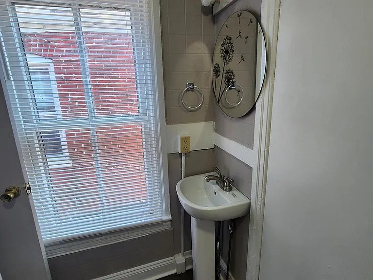 625 George St — Photo 23